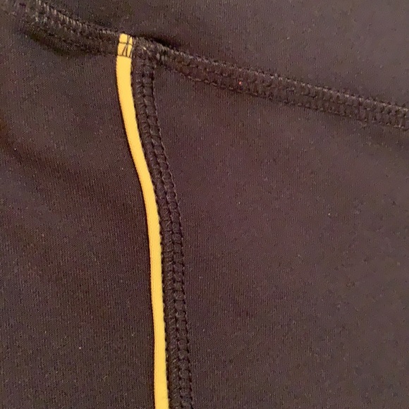 Navy and yellow yoga pants with mesh stripes - Picture 3 of 5